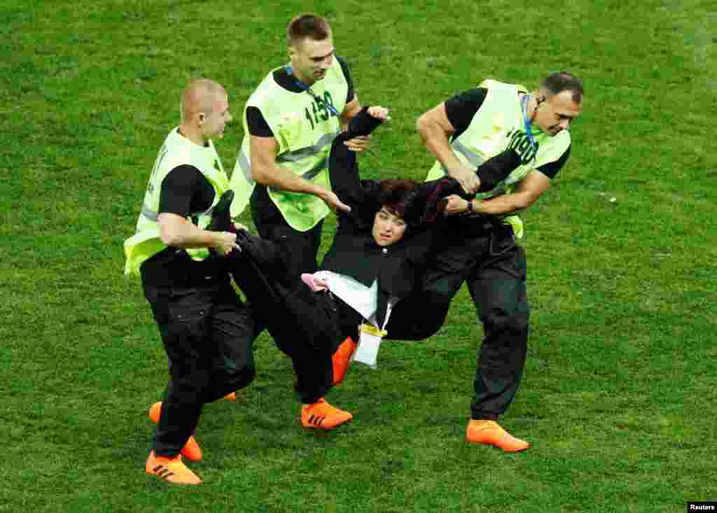 Pussy Riot Claims Field Invasion At World Cup Final