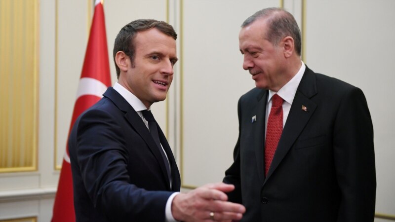 Francë: Macron takohet me Erdoganin