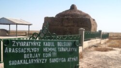 Türkmenistanlylar köpçülikleýin häsiýetde tebiplerden, palçylardan, porhanlardan we ş.m-lerden haraý gözläp başlady