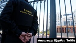 У здания Московского областного суда 