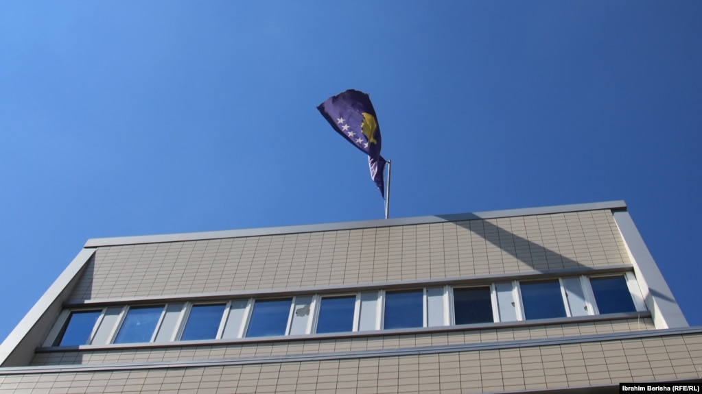 Zastava Kosova na zgradi Skupštine, Priština