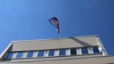 Flamuri i Kosovës në ndërtesën e Kuvendit.