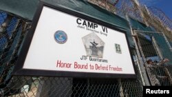 Гуантанамо түрмесінің маңдайшасы. 
