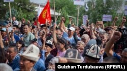 Протестите во Бишкек за поддршка на Алмазбек Атамбаев 