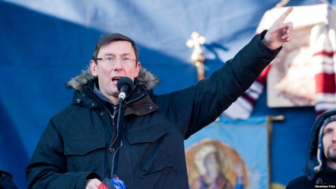 Луценко на сцені Майдану 2 лютого