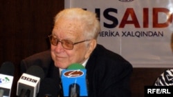 Arnold Harberger iki həftə ərzində Azərbaycanın iqtisadi vəziyyətini araşdıracaq