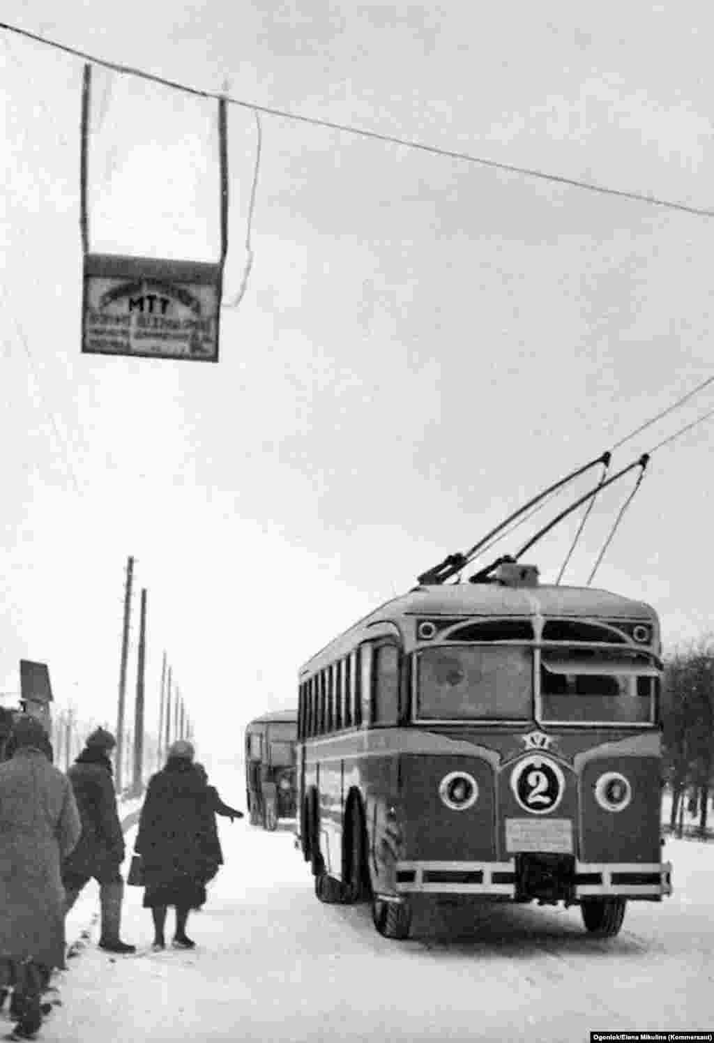 Moscow&#39;s trolleybus service began on November 15, 1933.