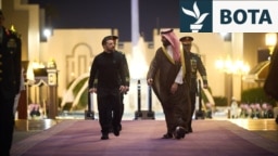 Presidenti i Ukrainës, Volodymyr Zelensky, pritet nga zyrtarë sauditë pas arritjes së tij në Riad më 10 mars 2025.