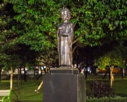 Пам’ятник королеві Франції Анні Київській у столиці Індонезії Джакарті