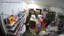 „Гладни“ руски војници ограбуваат украински продавници