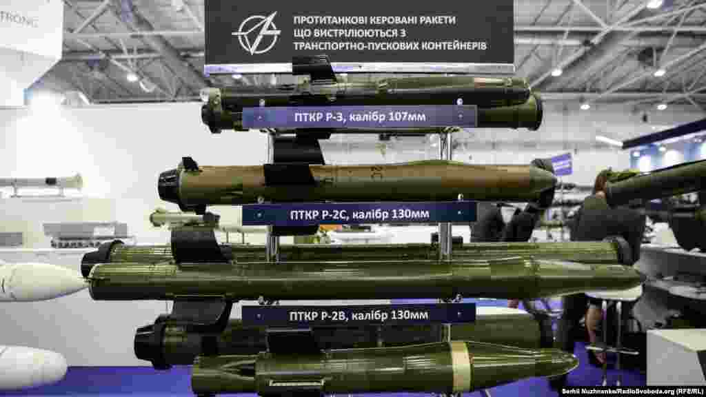 Протитанкові керовані ракети на стенді під час міжнародної виставки &laquo;Зброя та безпека 2016&raquo; в Києві&nbsp;