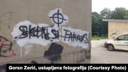 Nakon što aktivisti Centra za mlade "Kvart" iz Prijedora prekreče grafite neonacista, oni se ponovo pojave