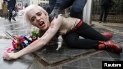 Femen: полуобнаженный протест