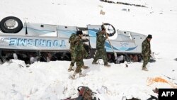 برفکوچ ها در فصل زمستان تهدید جدی به مسافرین در مسیر شاهراه سالنگ به شمار می رود