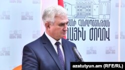 Armenia - Milan Stech, the speaker of Czech Senate, speaks at a news briefing in Yerevan, 4Oct2017. 