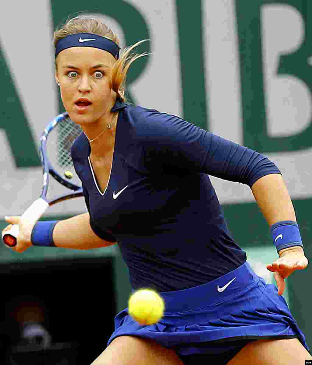 Anna Karolina Schmiedlova of Slovakia is caught in action against Garbine Muguruza of Spain during their women's singles first-round match at the French Open tennis tournament at Roland Garros in Paris. Muguruza won 3-6, 6-3, 6-3. (epa/Robert Ghement)