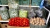 В Лебапе дорожают овощи, муку не продают. В Ашхабаде продают муку с плесенью