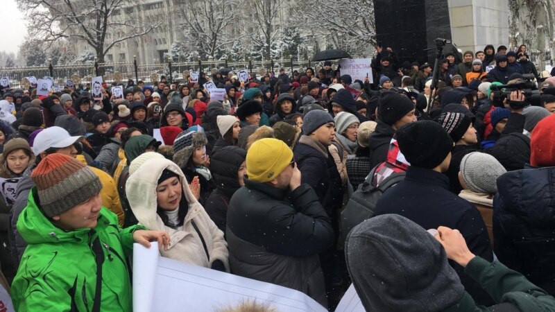 Фактчек: Бишкектеги тынч митингге орто эсепте 1251 адам чыкты