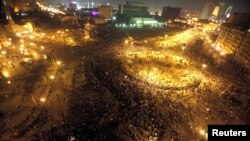 Плоштадот Тахрир во Каиро за време на вчерашните судири.