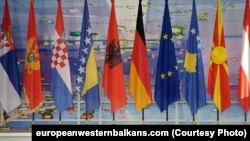 Знамиња на земјите учеснички на Самитот ЕУ - Балкан во Трст.