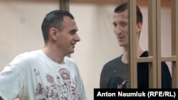Олег Сенцов и Александр Кольченко на суде в Ростове-на-Дону, 25 августа 2015 года