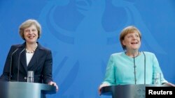 Kryeministrja britanike, Theresa May dhe kancelarja gjermane, Angela Merkel, foto nga arkivi