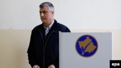 Premijer Kosova Hashim Thaci na glasanju u Prištini, 01. decembar 2013.