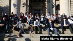 Protest opozicije ispred Parlamenta Srbije, 30. april