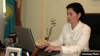 Желіде бөтелкемен айналысты