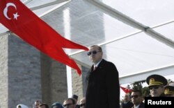 Түркиянын президенти Режеп Тайып Эрдоган Чанаккале салгылашуусунун 101 жылдыгына арналган жыйында.