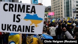 Kanada, Rusiyeden Ukrainağa qarşı cenk toqtatması taalp etilgen aktsiya. 2022 senesi fevralniñ 27-si