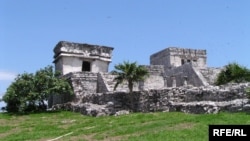 Остатки храма эпохи цивилизации майя в Тулуме