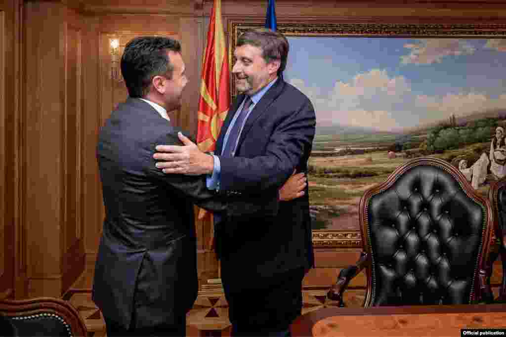 САД / ГРЦИЈА - Договорот од Преспа е извонредно дипломатско достигнување. Несомнено е најважното дипломатско достигнување во регионот од Дејтонскиот договор, оценил заменик помошникот државен секретар на САД, Метју Палмер на средбата со новинари во Грција, пренесе грчката новинска агенција АНА-МПА.