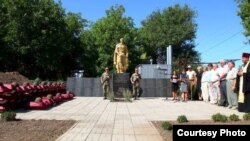 Церемонія перепоховання в селі Зелене Поле Криворізького району (фото ГО «Союз «Народна пам'ять»)