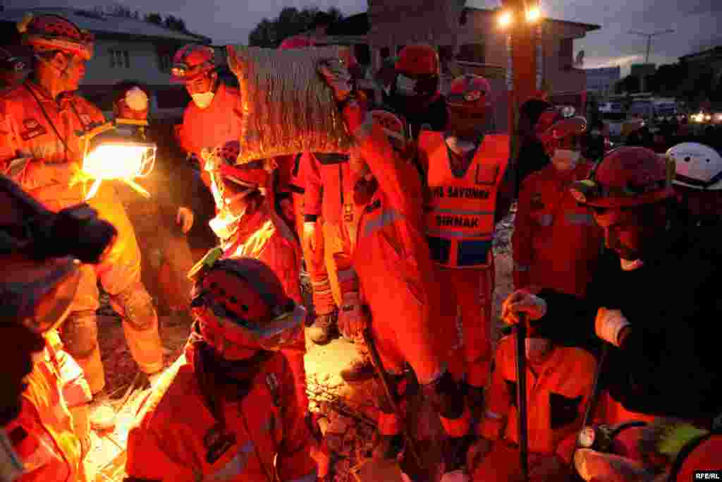 Фоторепортаж с землетрясения в Ване #25