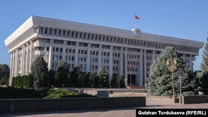 Жетілген ресейлік әйелдердің үйдегі порнофотосуреттері Ұялы телефонға түсірілген панасыз адамдармен шынайы секс