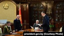 Кіраўнік Генпракуратуры Гара і Сьледчага камітэту Бычэк на нарадзе ў Лукашэнкі і Крутога