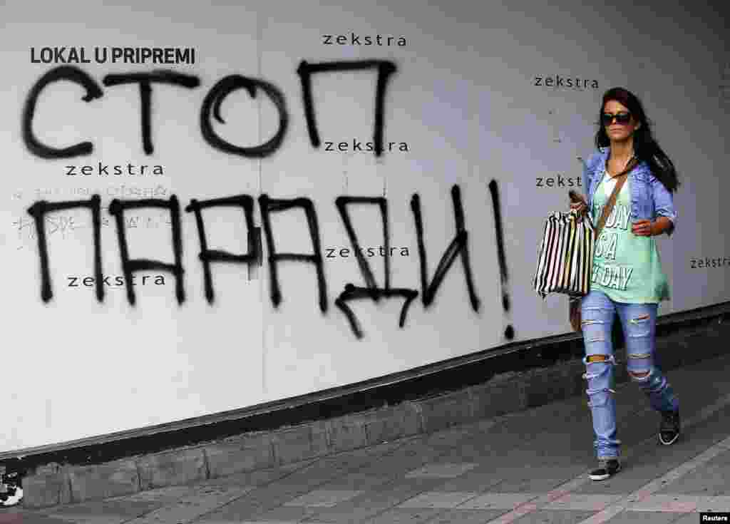 "Stop parada" - inscripţie împotriva organizării unei parade gay la Belgrad, Serbia