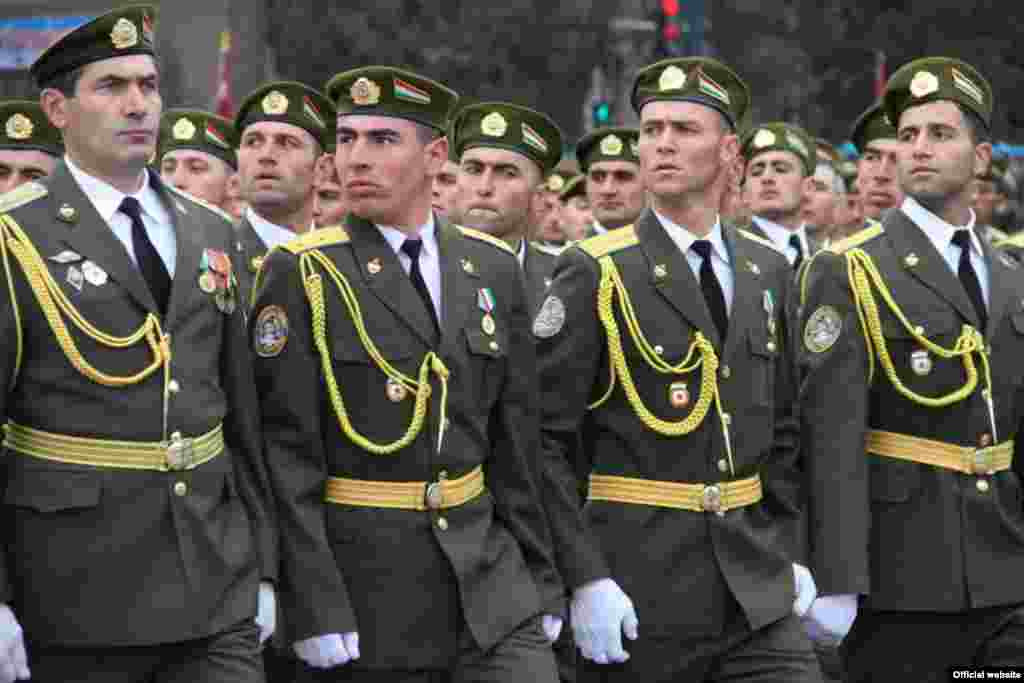 A military parade in Dushanbe to mark the 20th anniversary of Tajikistan&#39;s national army.