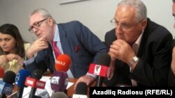 Arxiv fotosu: AŞPA-nın Azərbaycan üzrə həmməruzəçiləri Pedro Agramunt və Joseph Debono Grech Bakıda mətbuat konfransında. 13 iyun 2012