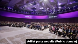 "Әділет" партиясынан сайлауға түскен 186 кандидаттың 110-ы бірінші шақырылымдағы Құрылтай депутаты болды.