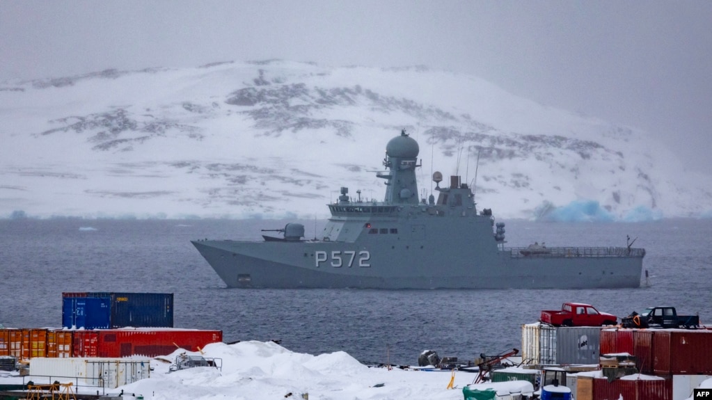 ناو جنگی دانمارکی در نوک، پایتخت گرینلند