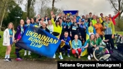 Учасники марафону в Амстердамі, 13 жовтня 2024 року