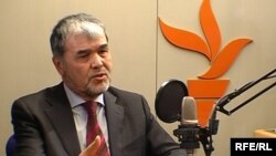 RFE/RL/Uzbekistan – A video grab of Uzbek exiled opposition leader Muhammad Salih during an interview at RFE/RL, Prague, 02Dec2008