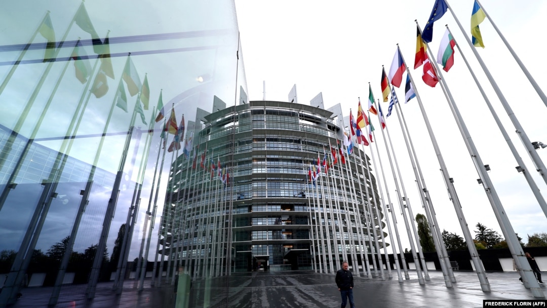Parlamentarii europeni sunt reuniți săptămâna aceasta la Strasbourg pentru a vota în plen noua Comisie Europeană. Este cel mai important vot din agenda aleșilor europeni din această sesiune a Parlamentului. 