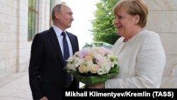 Ռուսաստանի նախագահ Վլադիմիր Պուտինն ու Գերմանիայի կանցլեր Անգելա Մերկելը Սոչիում, 18-ը մայիսի, 2018թ.