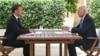 Președintele SUA Joe Biden (dreapta) și președintele Franței Emmanuel Macron participă la o întâlnire bilaterală la Palatul Elysee din Paris pe 8 iunie.