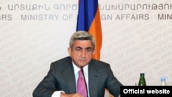 Սերժ Սարգսյանը ելույթ է ունենում դիվանագետների հավաքին, Երեւան, 1 սեպտեմբերի, 2009