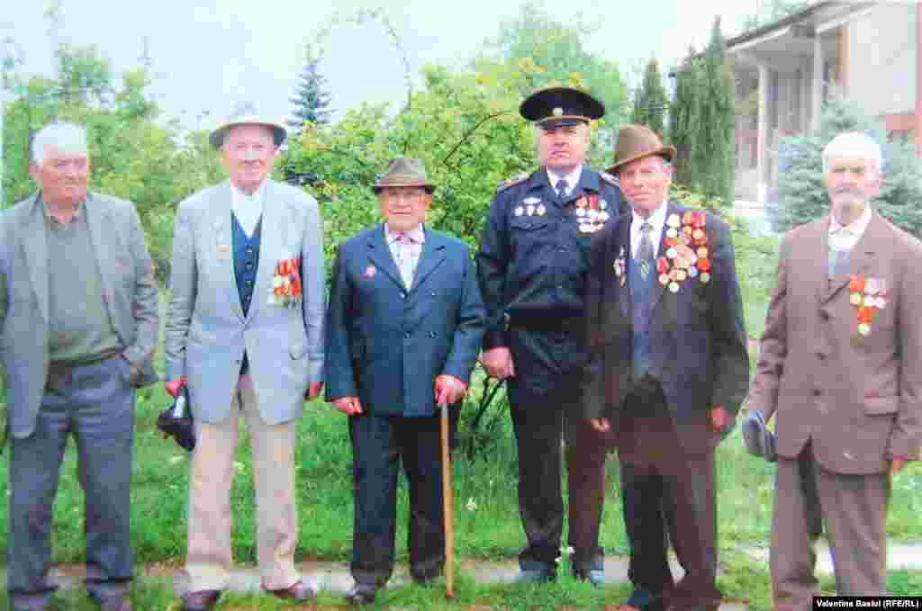 Andrei Găină (centru, cu baston), 9 mai 2007