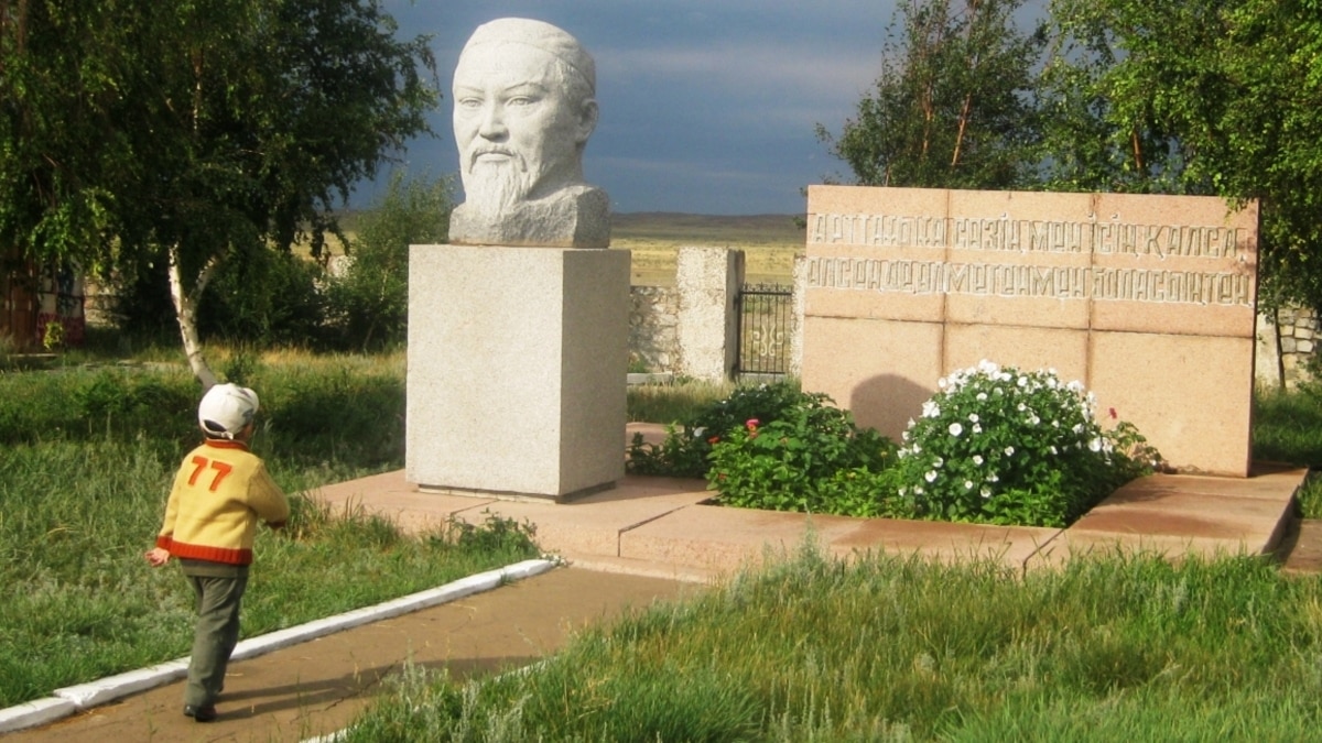 Абай ескерткіштері